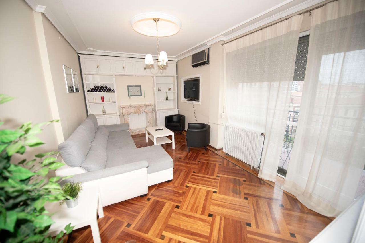 Apartamento Espacios Blanco Santiago - con parking. Valladolid Exterior foto